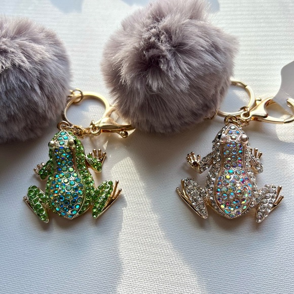 Frog keychain with multicolor crystals and gray pompom. In green or white. GREEN - Picture 2 of 4